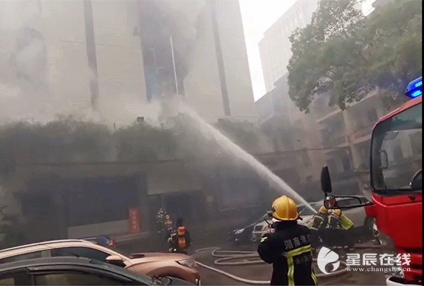 湖南省歌剧院艺术楼突发火灾 无人员伤亡 星辰
