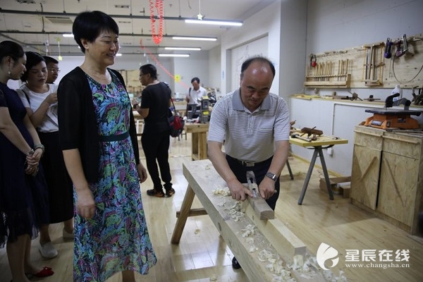 保护非遗文化 贵阳市花溪区政协来雨花非遗馆“取经”