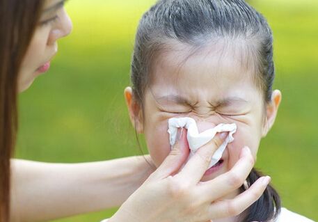二岁男童总是流鼻涕 竟是因为将粉笔头塞进了鼻腔