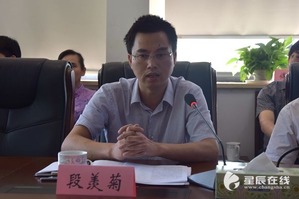 (新华社湖南分社常务副总编辑段羡菊建议望城依托长沙窑,建设特色小镇