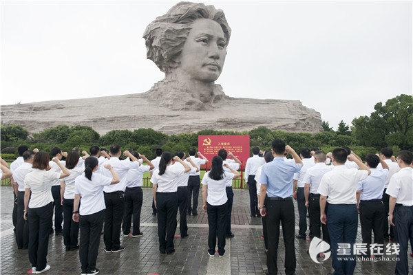 红色故土激情澎湃 胡衡华带领党员干部赴橘子