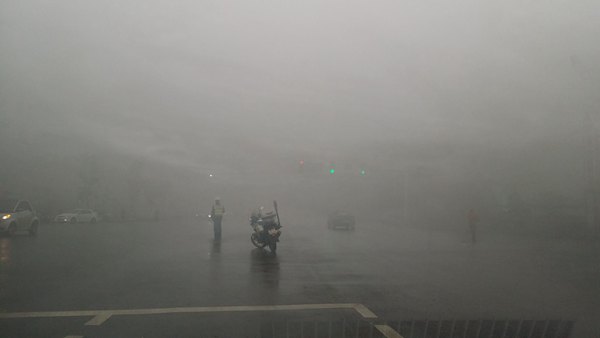 长沙交警发布大雾出行安全提示:今日城区交通