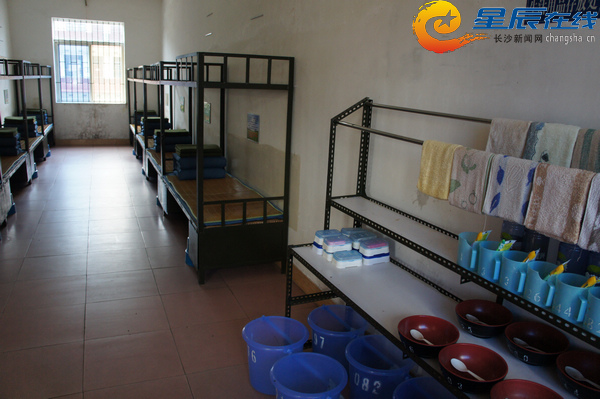 坪塘监狱设施齐备的学习环境和干净整洁的生活环境.
