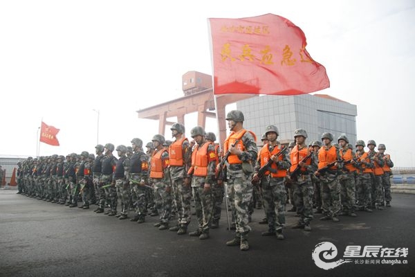 长沙军地今日举行湘江--2015国防动员演习