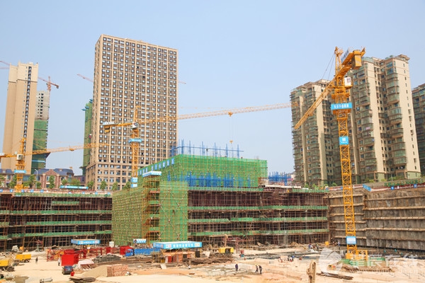 湘江新区将再添金融地标 建设者高温下挥汗如