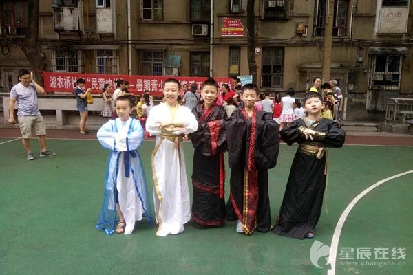 穿着汉服做DIY 湘农桥孩子们的暑假正确打开方
