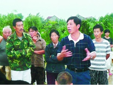 2004年2月,沈浩作为安徽省直机关优秀年轻干部,被选派到小岗村