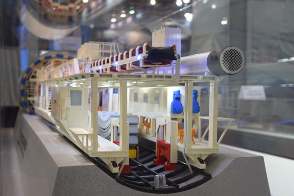 中铁重工长沙制造 市民享国内最顶级磁浮高铁装备技术