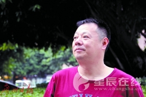 重庆一副局长为挣奶粉钱写小说 登上富豪榜榜